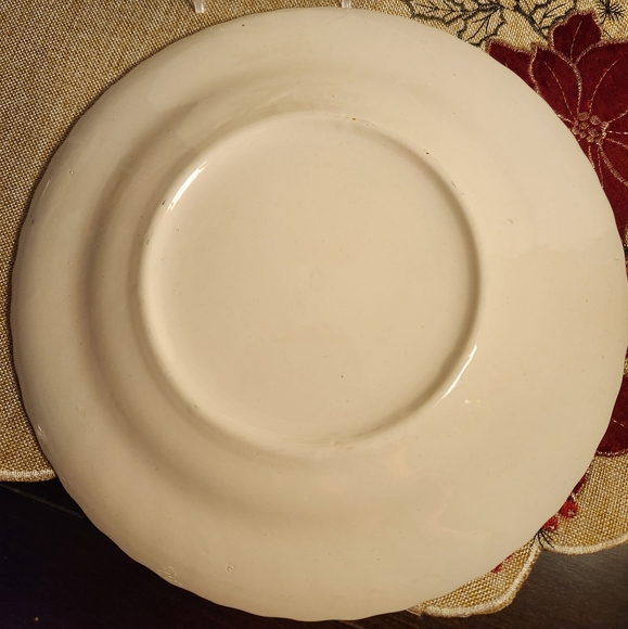 1970s Pottery Holly Berry Christmas Dinner Plates ~ Set of 2 - Picture 4 of 5